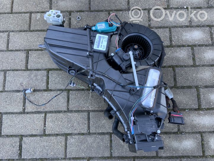 Audi Q7 4L Sisälämmityksen ilmastoinnin korin kokoonpano 4L0820004E