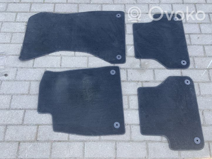 Audi A4 S4 B9 Set di tappetini per auto 8W0864450