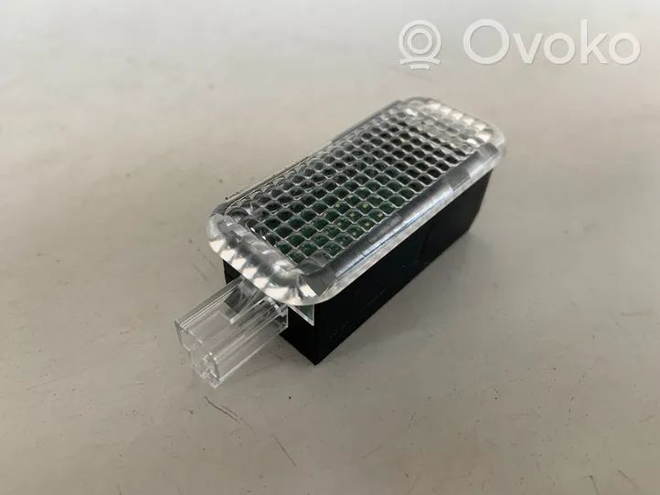 Audi Q7 4M Luce interna per portiera anteriore 4E0947415