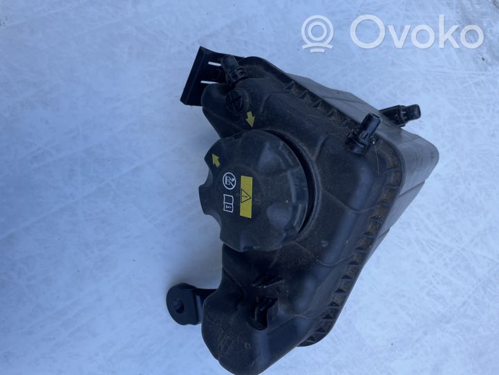 BMW 4 F32 F33 Vase d'expansion / réservoir de liquide de refroidissement 8677649