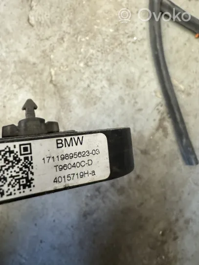 BMW 3 G20 G21 Jäähdyttimen kehyksen suojapaneelin kiinnike 9895623