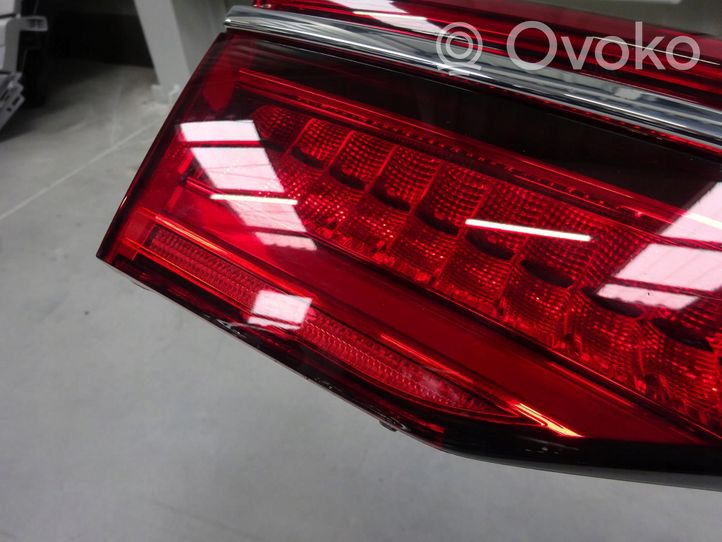 Audi A8 S8 D5 Lampy tylnej klapy bagażnika 4N0945095F