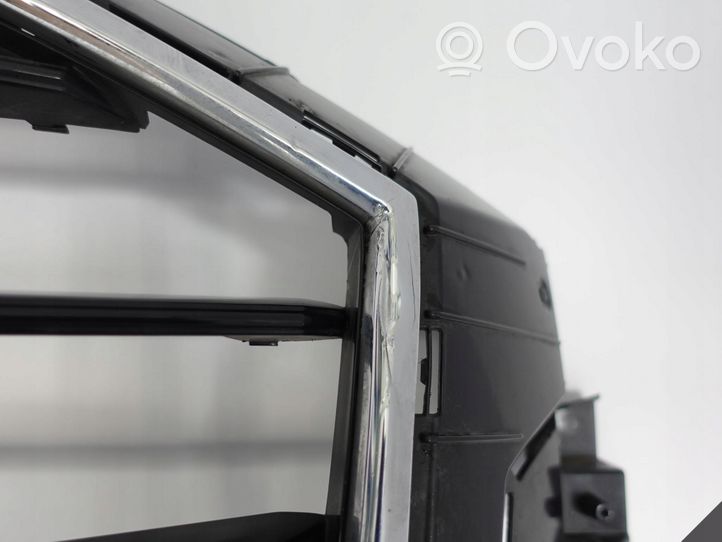 Audi Q8 Maskownica / Grill / Atrapa górna chłodnicy 4M8853651A