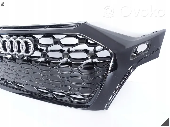 Audi RS3 8Y Grille calandre supérieure de pare-chocs avant 8Y0853651H