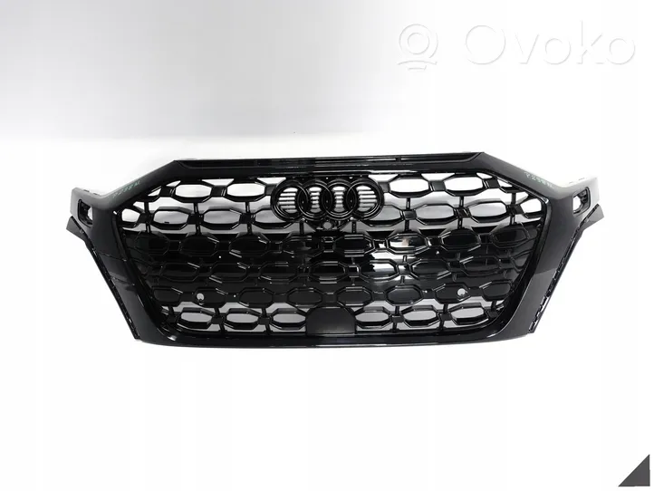 Audi RS3 8Y Griglia superiore del radiatore paraurti anteriore 8Y0853651H