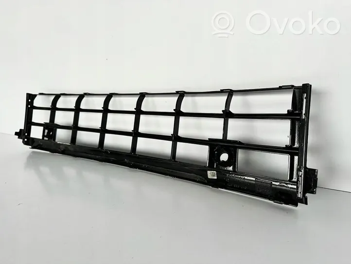 Volkswagen Golf VIII Grille inférieure de pare-chocs avant 5H0853677D