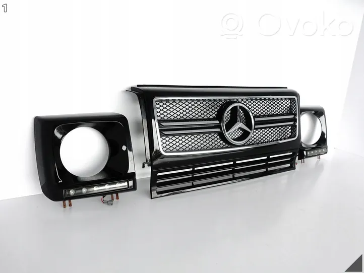 Mercedes-Benz G W463 Grille calandre supérieure de pare-chocs avant A4638840174