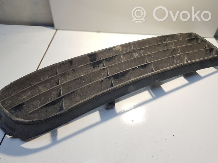 Audi A4 S4 B5 8D Etupuskurin alempi jäähdytinsäleikkö 4A0807346