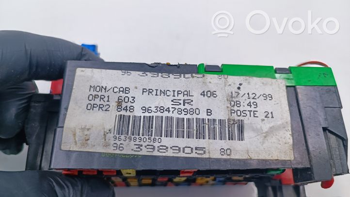 Peugeot 607 Module de fusibles 9639890580