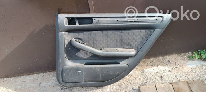 Audi A6 S6 C5 4B Takaoven verhoilu 4B0863982A