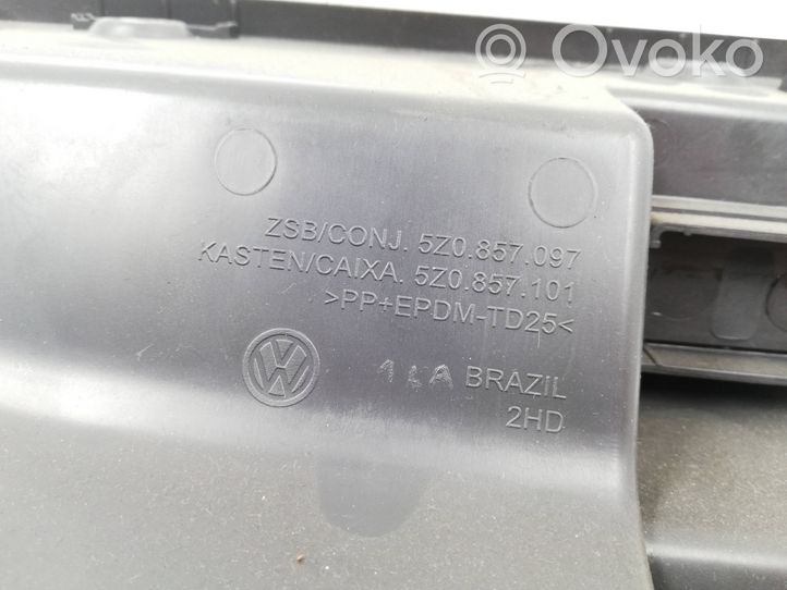 Volkswagen Fox Schowek deski rozdzielczej 5Z0857097