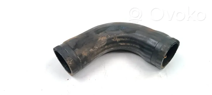 Volkswagen PASSAT B5 Tube d'admission de tuyau de refroidisseur intermédiaire 8D0145834