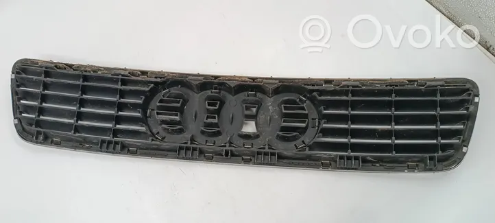 Audi A4 S4 B5 8D Grotelės priekinės 8D0853651J