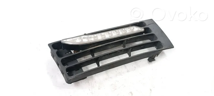 Audi A4 S4 B5 8D Grille inférieure de pare-chocs avant AD9901501