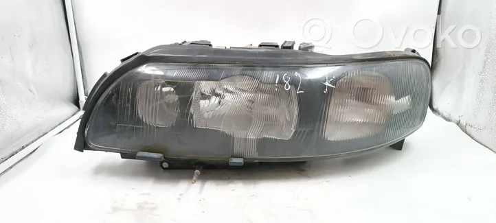 Volvo XC70 Lampa przednia 30655905