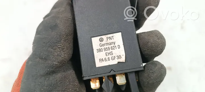 Volkswagen PASSAT B5.5 Windscreen/window heater switch 3B0959621D