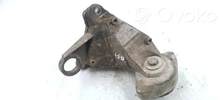 Volkswagen PASSAT B5.5 Supporto di montaggio scatola del cambio 8D0399114S