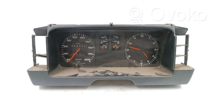 Audi 80 90 B2 Compteur de vitesse tableau de bord 88471066