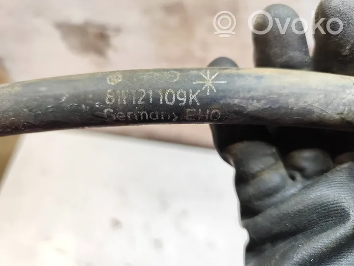 Audi 80 90 B3 Engine coolant pipe/hose 811121109K