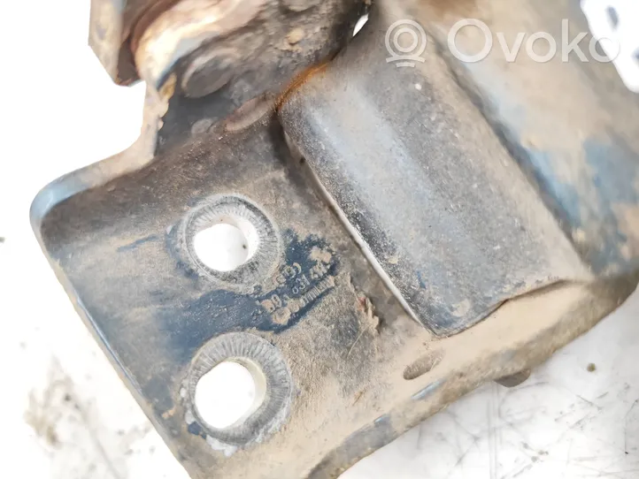 Audi 80 90 B3 Cerniera inferiore della portiera anteriore 893831411