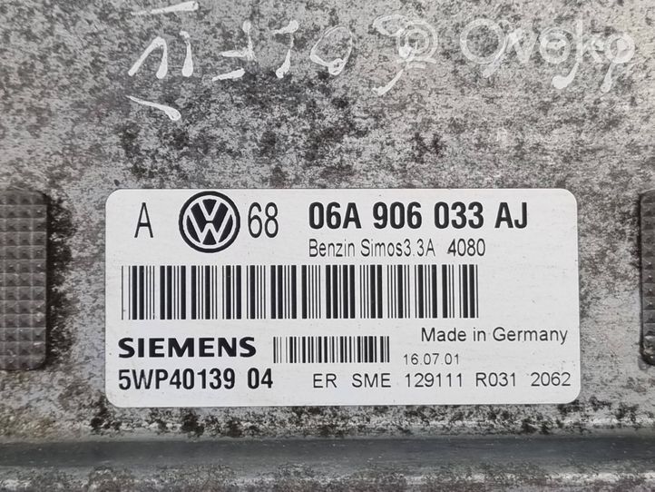 Volkswagen Golf IV Calculateur moteur ECU 06A906033AJ