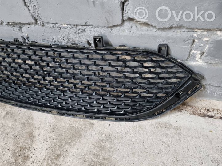 Chrysler Pacifica Front bumper lower grill 68243498AA