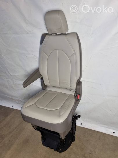 Chrysler Pacifica Second row seats 