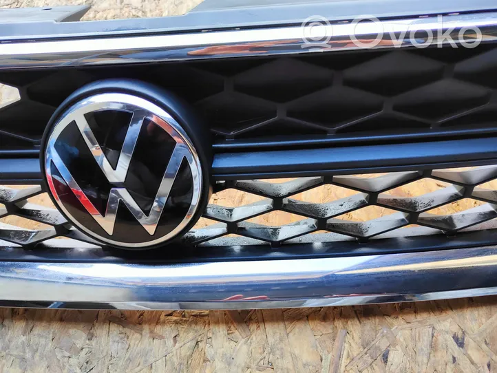 Volkswagen Atlas Grille calandre supérieure de pare-chocs avant 2GJ853651B