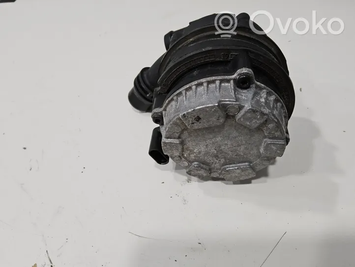 Mercedes-Benz C W205 Pompe à eau de liquide de refroidissement A0005002686