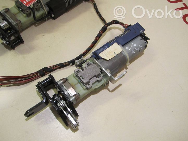 Volkswagen PASSAT B6 Takaluukun/tavaratilan luukun nostomoottori 3C9827384F