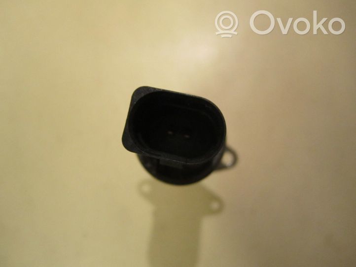 Volkswagen PASSAT B6 Valvola di controllo dell’olio 06F109257B