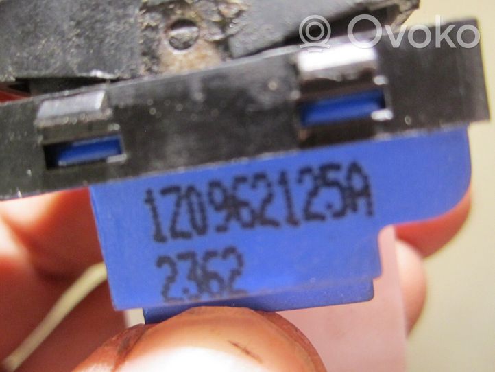 Skoda Octavia Mk2 (1Z) Przycisk centralnego zamka 1Z0962125A
