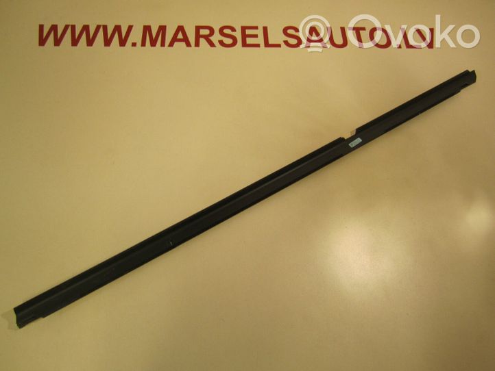 Volkswagen PASSAT CC Rivestimento modanatura del vetro della portiera posteriore 3C8839476F