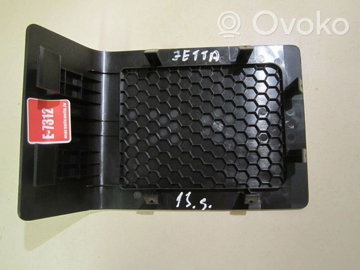 Volkswagen Jetta VI Inne elementy wykończenia bagażnika 5C6867621
