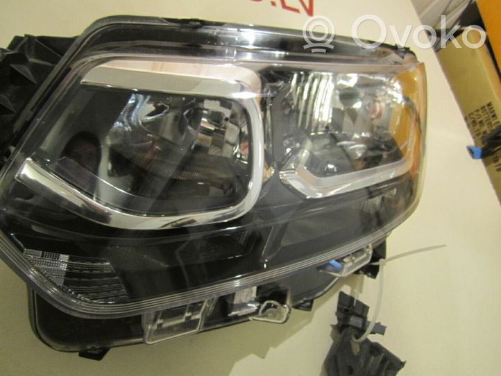 Citroen Berlingo Lampa przednia 9816824880