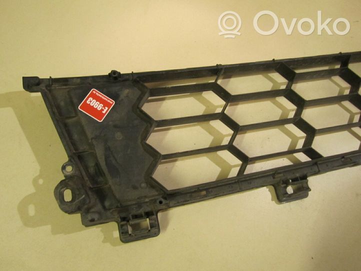 Mitsubishi L200 Grille inférieure de pare-chocs avant 6402A357