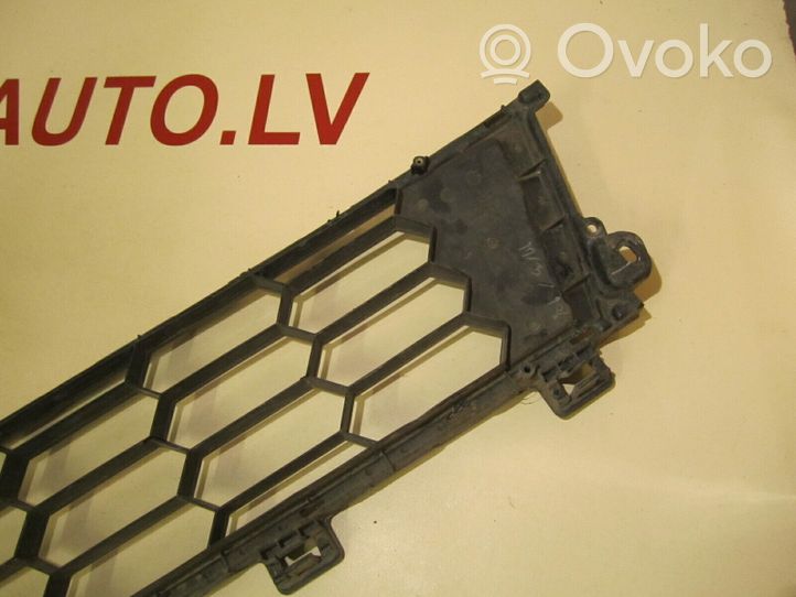 Mitsubishi L200 Grille inférieure de pare-chocs avant 6402A357