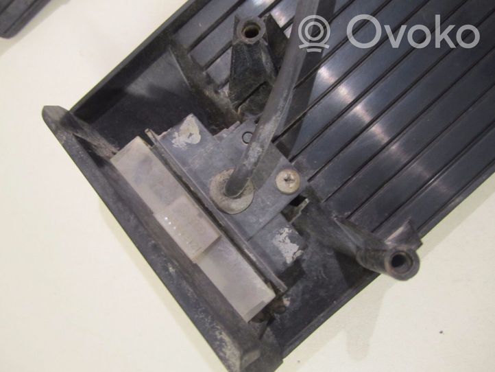 Audi 80 90 B2 Takaluukun rekisterikilven valon palkki 855853489A