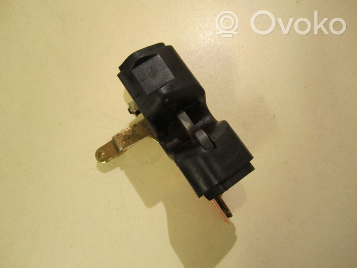 Audi 80 90 B3 Blocco/chiusura/serratura del portellone posteriore/bagagliaio 895827505D