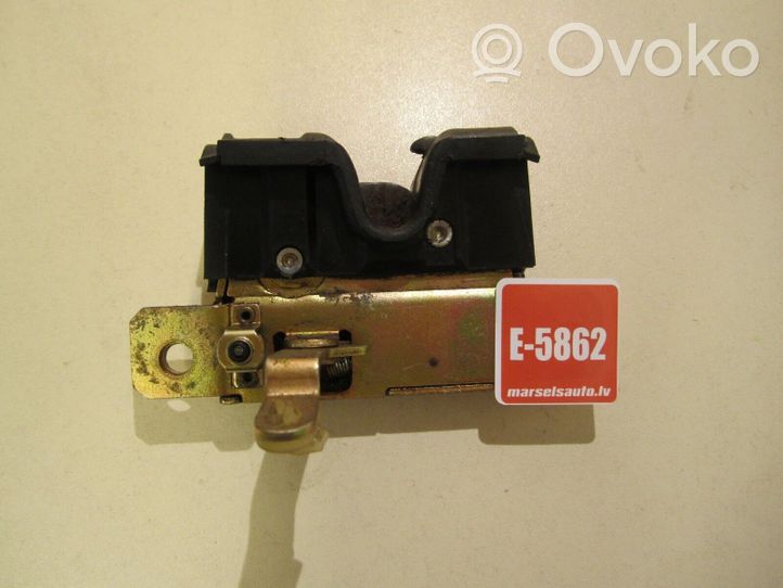 Audi 80 90 B3 Blocco/chiusura/serratura del portellone posteriore/bagagliaio 895827505D