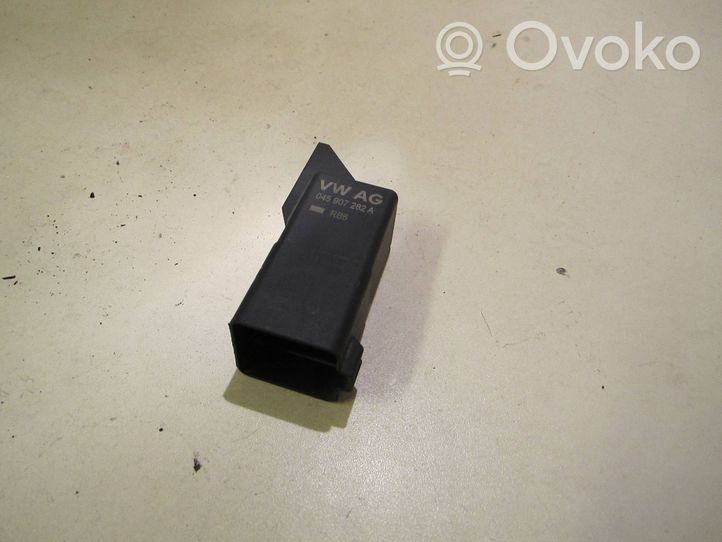 Volkswagen Polo V 6R Glow plug pre-heat relay 045907282A