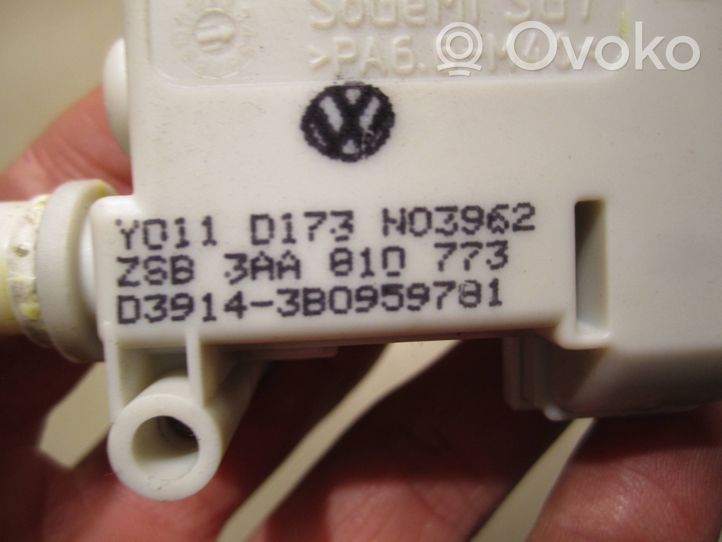 Volkswagen PASSAT B7 Verrouillage du bouchon du réservoir de carburant 3AA810773