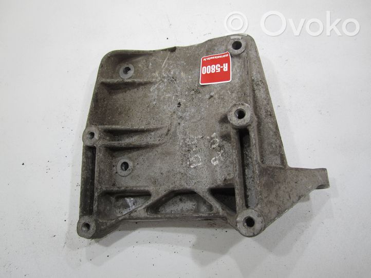 Audi 80 90 S2 B4 Uchwyt / Mocowanie sprężarki klimatyzacji 050260885D