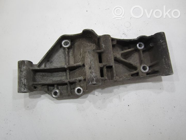 Volkswagen Bora Support de générateur / alternateur 021260089A