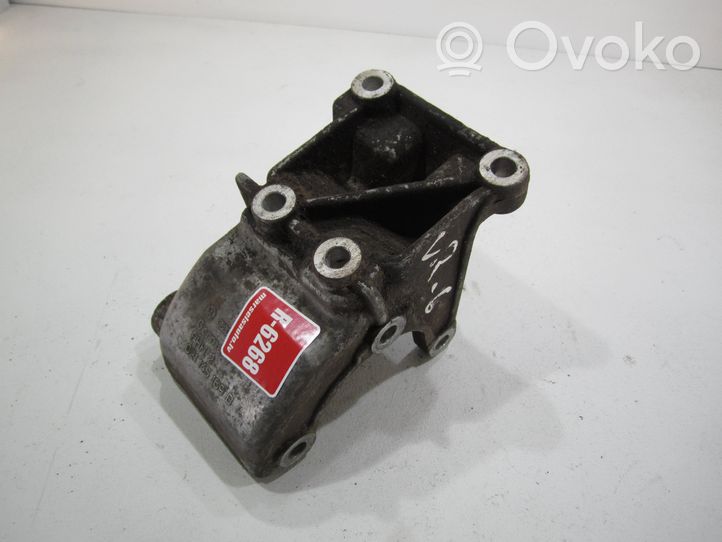 Volkswagen Bora Supporto di montaggio della pompa del servosterzo 021145169B