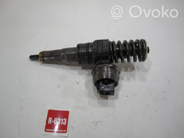 Volkswagen PASSAT B5.5 Inyector de combustible 038130079CX