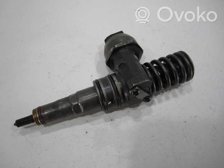 Volkswagen PASSAT B5.5 Inyector de combustible 038130079CX