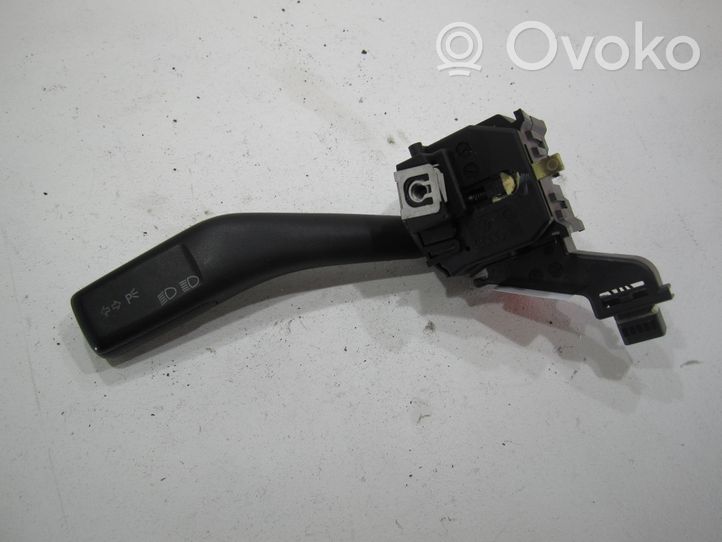 Skoda Octavia Mk2 (1Z) Leva indicatori 1K0953513