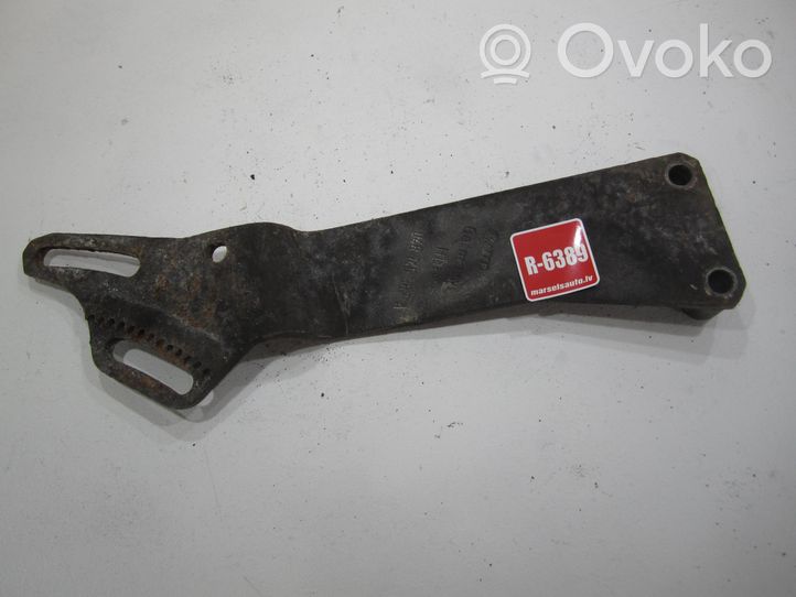 Audi 80 90 S2 B4 Vairo stiprintuvo siurblio tvirtinimo kronšteinas 048145387A