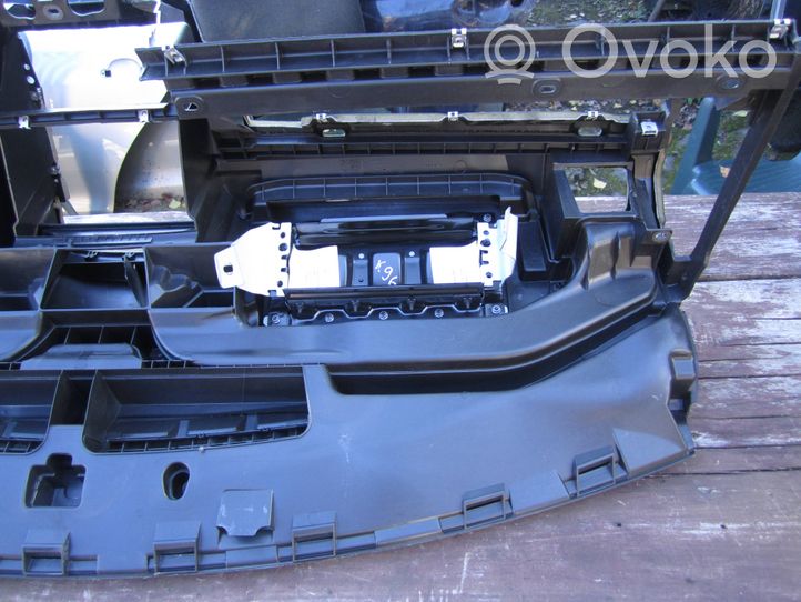 Volkswagen Golf VI Deska rozdzielcza 5K1857181B